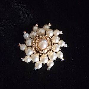 Elegant Vintage Marvella Gold and Pearl Brooch